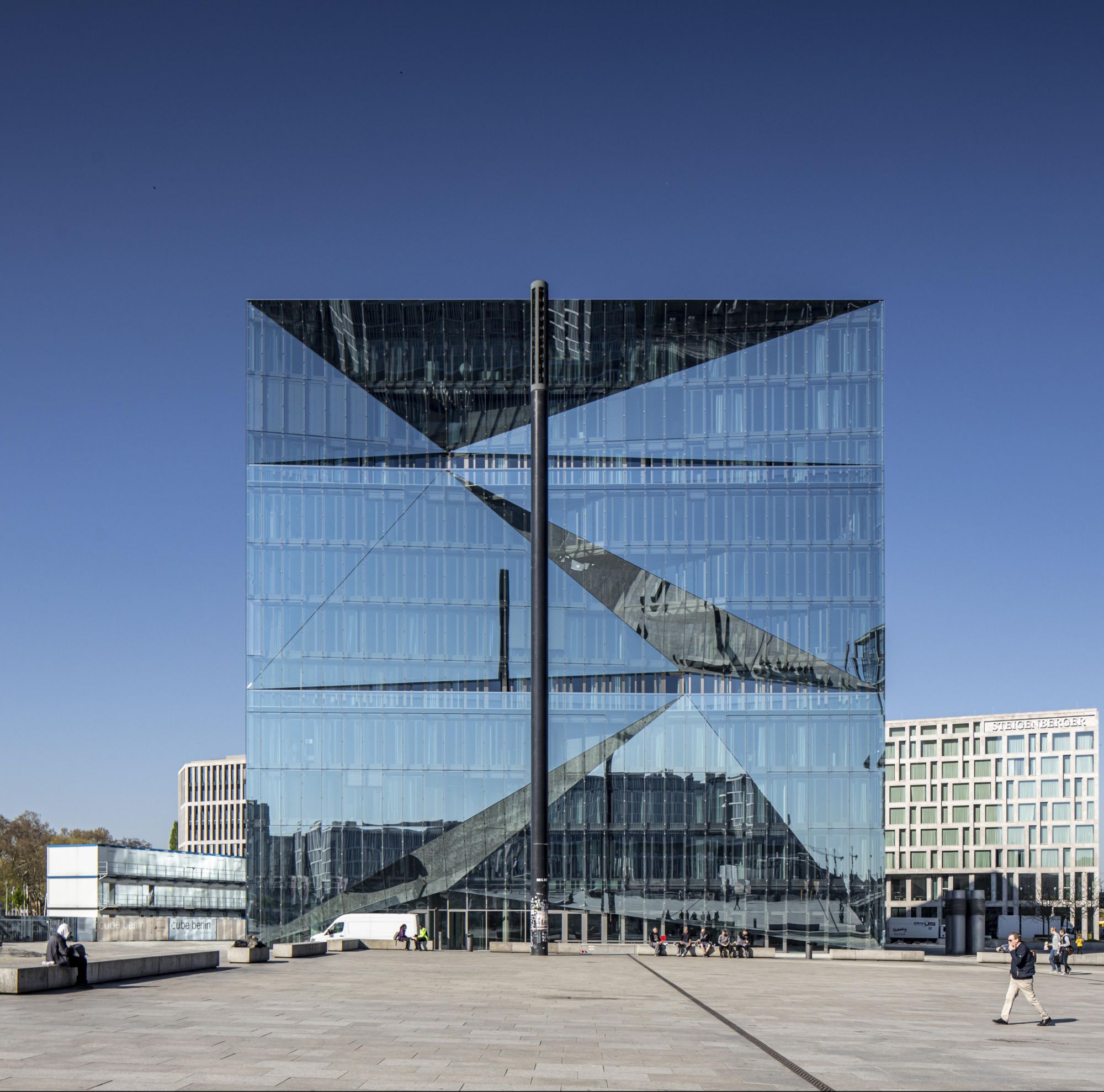 Cube in Berlin shows usage of Saflex Solar with low-e coating 